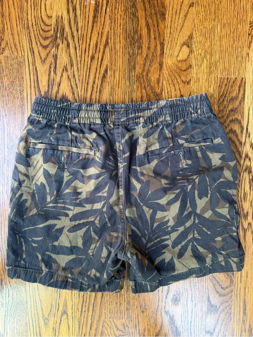 J. Crew Men’s Cotton Camo Leaf Casual Lounge Autumn Dark Green Shorts